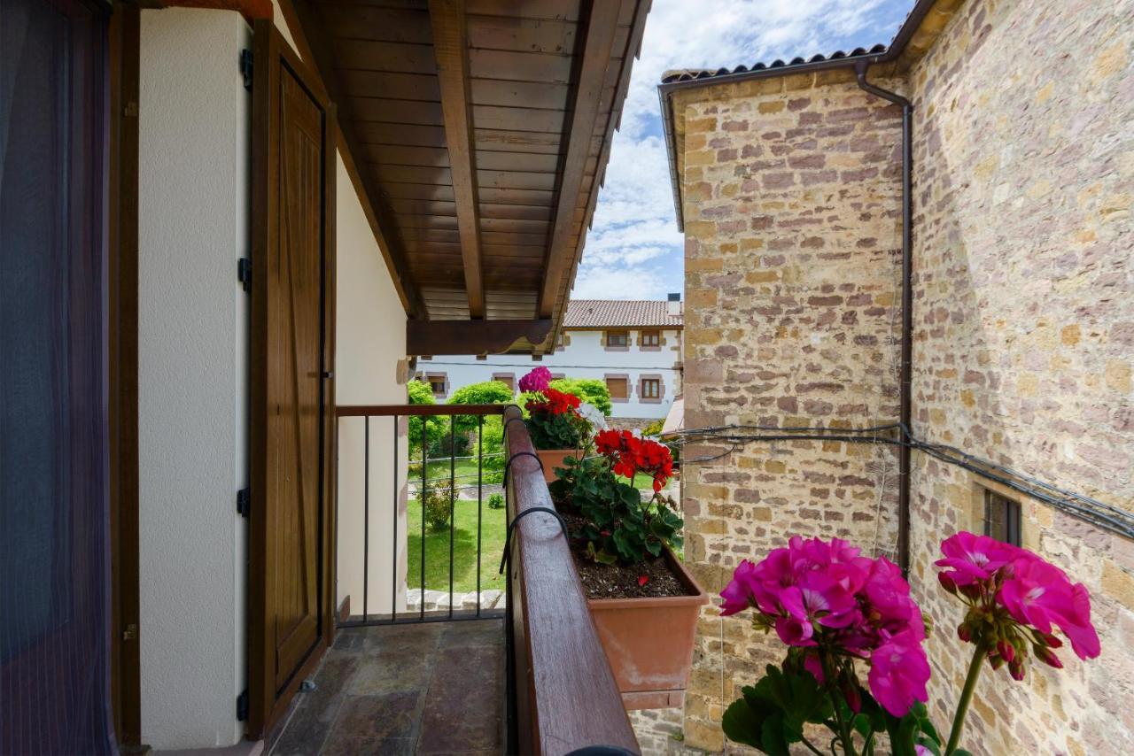 Hotel Rural Iribarnia Lantz Bagian luar foto