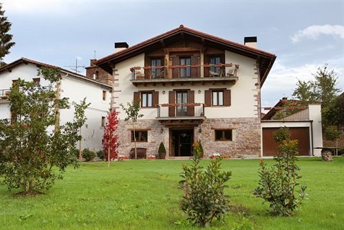 Hotel Rural Iribarnia Lantz Bagian luar foto